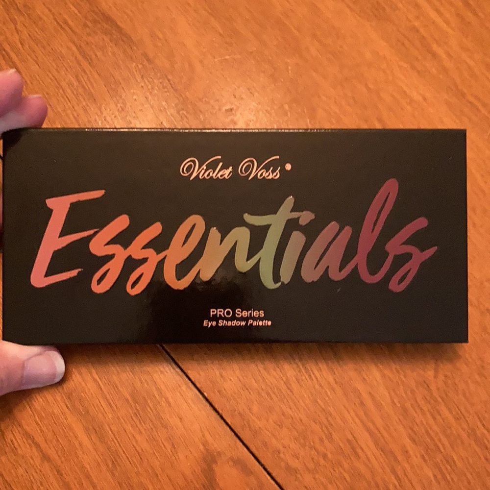 Violet Voss Essentials Palette - Picture 2 of 4